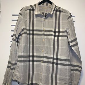 Beautiful gray Burberry shirt never worn before